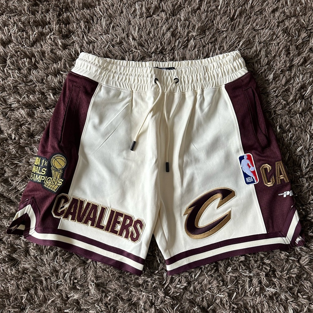 NBA PRO Standard Cleveland Cavaliers Basketball Shorts 
Sz. XL BCC 358532FC